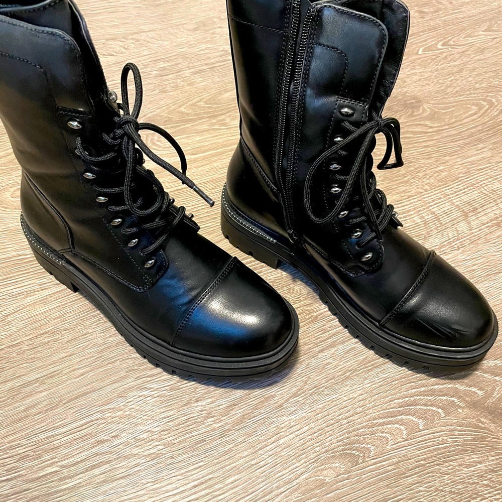 Combat boots